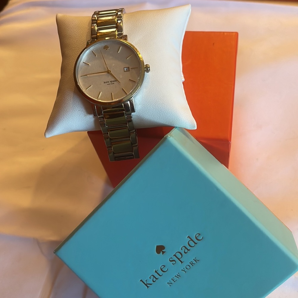 Kate Spade Watch With Date Feature - image 4